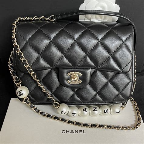 chanel flap bag medium size